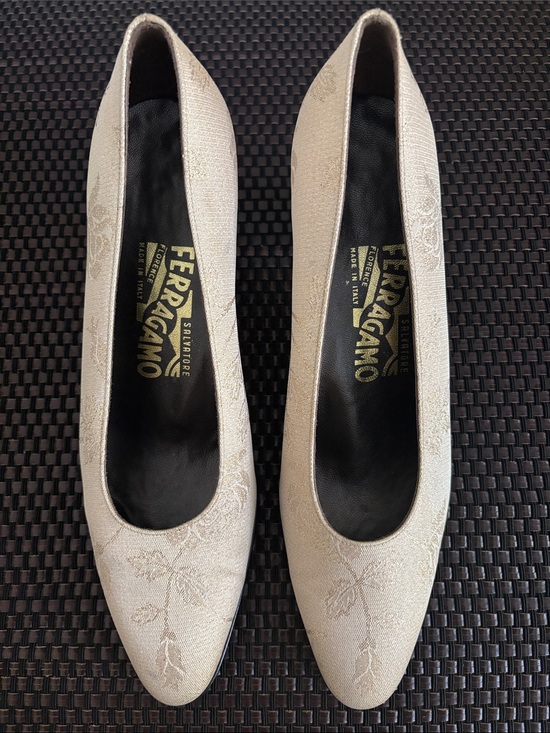 Salvatore Ferragamo Shoes - Salvatore Ferragamo Embroidered Cream /Gold Women's Pumps, Sz 7 1/2 B